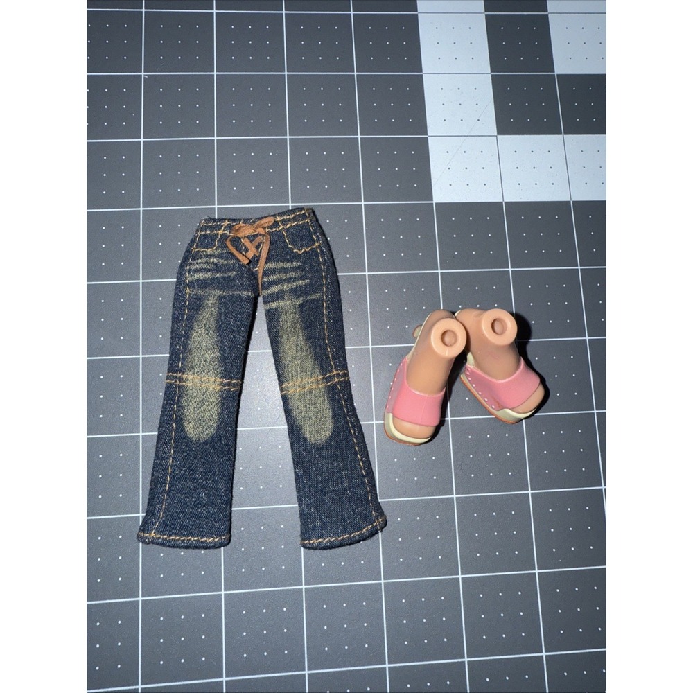 Bratz Out N About Fashion Pack Clothes Shoes Outfit 2003 Incomplete